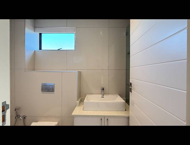 6 BEDROOM HOUSE FOR SALE IN IZINGA ESTATE